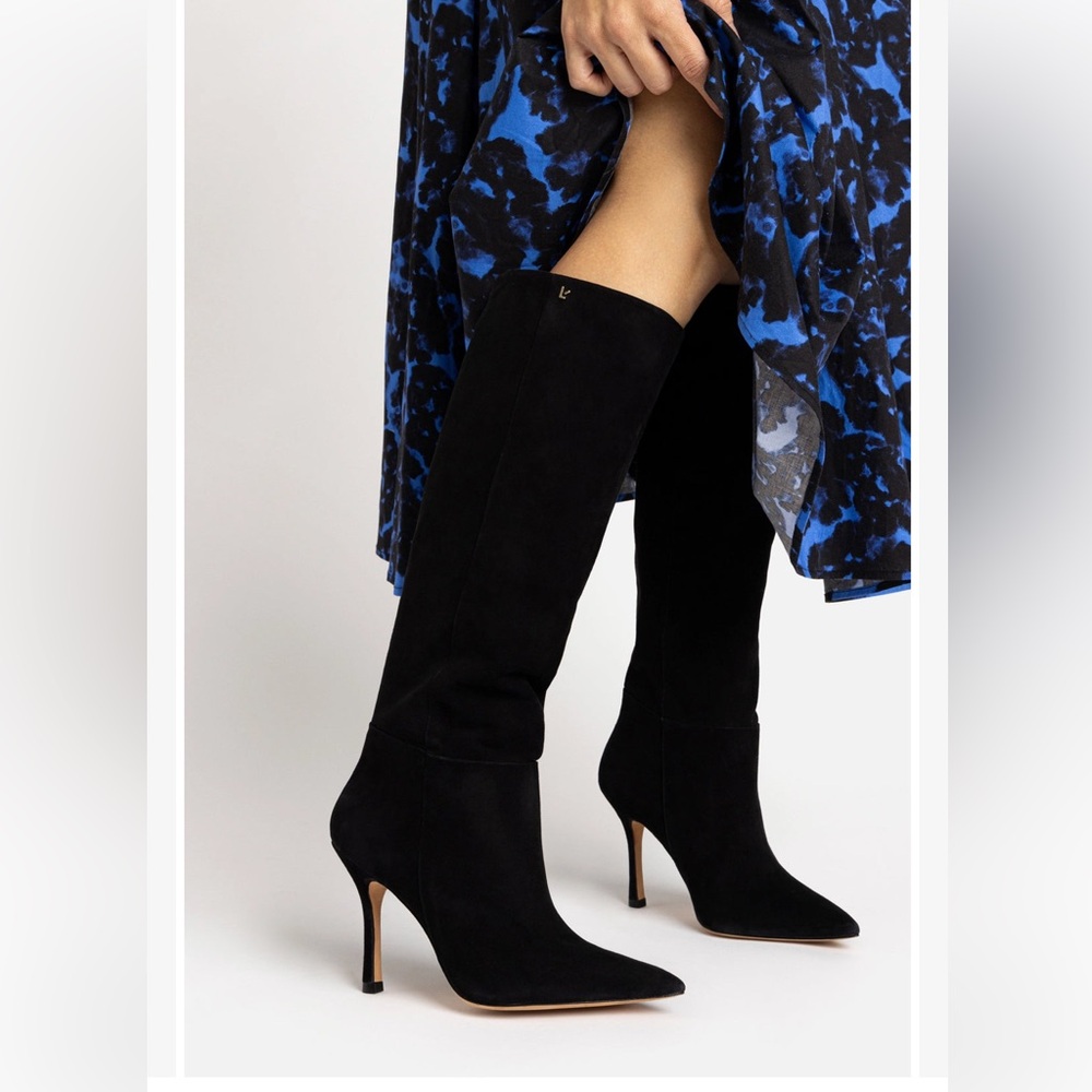 Larroudé
Kate Boot In Black Suede
Women size 6 Gently used
$485 3.8 inch